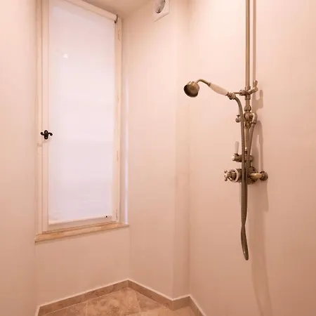 Pick A Flat's Townhouse In - Rue Sainte-barbe Villa